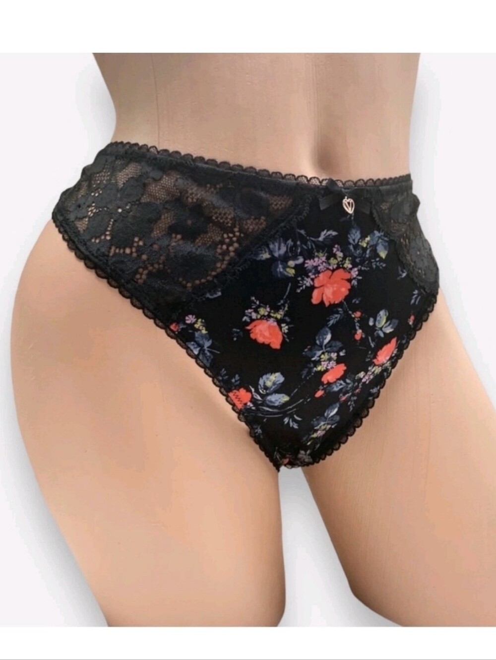 Victoria's secret smooth and lace thong panty MEDIUM BLACK FLORAL